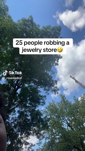 25 People Rob a Jewelry Store: A Crazy Incident