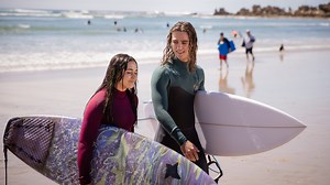 Surviving Summer - Official Trailer (Netflix)