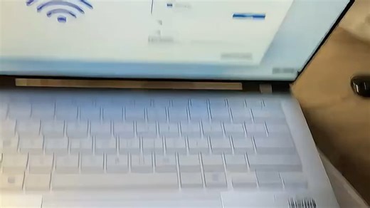 华硕ProArt创系列笔记本搭载13代酷睿处理器，性能强劲，适合设计剪辑创作，轻薄便携，出差办公必备，续航出色，体验流畅无卡顿。