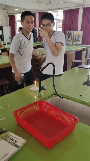 Pengujian alat pemadam api menggunakan bahan asas yang ada di dapur #scienceexperiment #pemadamapi