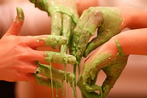 Oobleck Recipe and Experiments With a Non-Newtonian Fluid