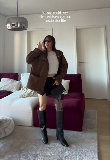 Prosthetic Leg Fashion: Bionic Woman Outfit Inspiration