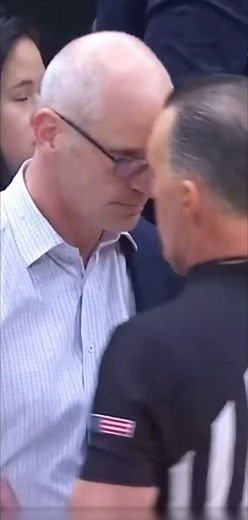 Dan Hurley headbutts the ref after game winner! #marchmadness