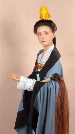 【历代坤道人物纪录之谢自然】 白日飞升第一人 这次的人物造型选用的是天宝年间流行的披发造型，全真发复原，法披特意找朋友帮忙借的，复原造型#非遗传承 #东方美学 #汉服 抖音：上清嘉娴