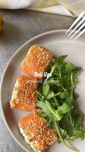 Smoked Salmon Roll Ups ☄️ Leave the rice and nori in your pantry, this low carb alternative is equally as delicious 😋 🫶I already shared this recipe last year, but I decided to show you these wonderful rolls again. ☝️Smoked salmon roll ups sound fancy—and they are! They also happen to be incredibly easy to make. You only need a handful of ingredients, all rolled into one creamy, crisp, complex bite. A gorgeous smoked salmon appetizer to impress your friends or save them for yourself for keto su