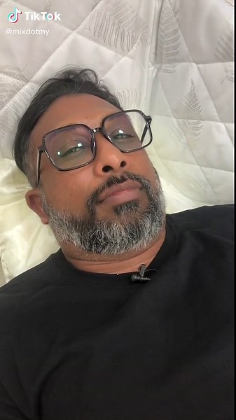 us watching the #MIXBreakfast do all the rare jobs this week for #MIXYouDoWhat?! (please witness the lengths @Prem Shanker will go to so he can sleep on the job 😴 )