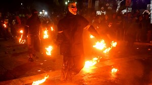Conoce el festival "Las bolas de fuego" en El Salvador: deslumbrante y peligroso