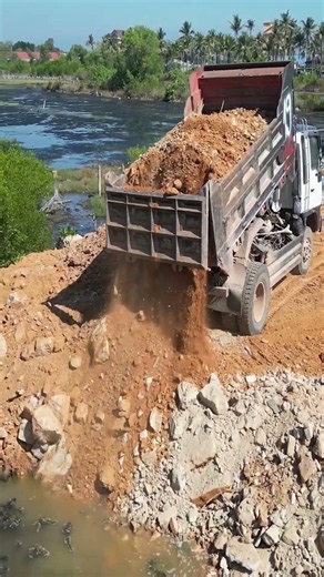 EP33. 5T Trucks Unloading Stone Into Water #pnmachines