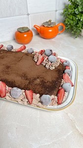 ‎سما مولایی❤️آموزش آشپزی‎ on Instagram‎: "دسر شکلاتی راحت و خوشمزه عربی😍😋🍮 ✅ @sama.diy ✅ @sama.diy ‌ 📍مواد لازم: 🍪بیسکوییت پتی بور ۲ بسته 🥛شیر ۳ لیوان 🥣شکر نصف لیوان 🌽نشاسته ذرت ۳ ق غ 🍫پودر کاکائو ۳ ق غ ☕️پودر قهوه فوری یا نسکافه ۱ ق چ 🍮پودر کرم کارامل ۲ بسته 🧁خامه صبحانه ۱ پاکت (۲۰۰ گرم) ‌ 🍫ظرف یا قالبتون حتما با کمی روغن چرب بشه. ‌ 🍫حداقل ۲-۳ ساعت تو یخچال بمونه خودشو بگیره. ‌ 🍫تو ظرف های تک نفره هم قابل سروه. ‌ آموزش های بیشتر اینجاست🤩👇🏻‌ ‏@sama.diy ‏@sama.diy ‏@sama.diy 🔻ک