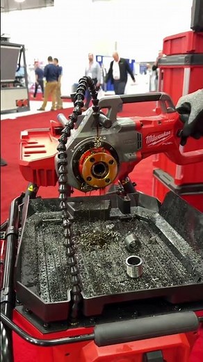 First look at Milwaukees new Cordless Threader and cordless oiler.