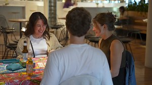 Weg met die telefoon📱 OBA Unplugged is terug op 16 oktober: een avond zonder schermpjes en vol verbinding. Speel een potje scrabble, leer haken, pak een kwast op of lees eindelijk dat ene boek. Een avond waar niks moet, behalve je mobieltje inleveren. Die bewaren we voor je in de kast. Neem al je vrienden gezellig mee en unplug jezelf. 🎨 📅 16 oktober ⏰ 18:00 - 20:00 📍 OBA Oosterdok | OBA Amsterdam