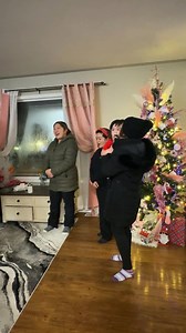 Caroling | Canadian VS. Filipino