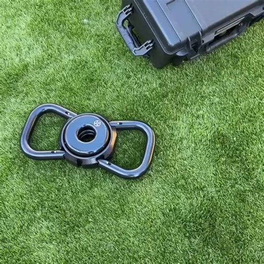 Train at home. Hit the park. Work out on the road. xplate adapts to your goals — from curls to squats to presses — all in one easy setup. | Top Kickstarter Projects