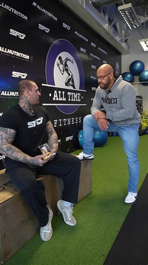 Trzymanie się założonych kalorii i makroskładników jest bardzo ważne. Natomiast nie jest to równoważne ze zdrowym odżywianiem. To z jakich produktów pochodzi dany makroskładnik oraz jego „wartość odżywcza brutto” po doliczeniu dodanych substancji, które mają zachować jego „parametry” jest również kluczową sprawą. Dlatego zdrowe odżywianie to nie tylko wypełnianie słupków z makroskładnikami. @Michał Karmowski @Michał Daniel #siłownia #gymtok #sfd #dieta #odżywianie