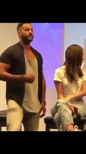 Alycia Debnam-Carey: A Talented and Funny Interviewer