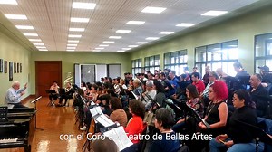 ¡Ópera de Bellas Artes entró a un ensayo del Coro del Teatro de Bellas Artes, para mostrarte cómo trabaja en el montaje de la ópera "El elixir de amor" de Donizetti! 🙌😃✨ Esperamos que lo disfrutes tanto como nosotros y nos acompañes en alguna de las funciones. 🗓️Diciembre 5, 7, 10 y 14 | Palacio de Bellas Artes 🎟️ Boletos en taquillas y en 👉 https://bit.ly/3SA5GTv | Instituto Nacional de Bellas Artes