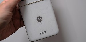 NTTドコモから｢異色の折りたたみスマホ｣