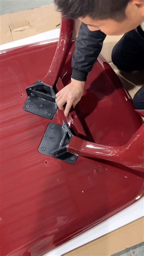 JaLuxury vaton furniture | This is a ballet dining table made of piano lacquer.#dining #diningtable #piano #furniture #furniturefactory #luxuryhomes #trade #rice | Instagram