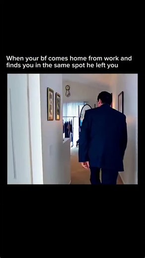 BESTFILMS on Instagram: "🎬 The Office 2005 ‧ Sitcom/Workplace comedy ‧ 9 seasons 📜 Storyline This mockumentary sitcom follows the quirky employees of the Dunder Mifflin paper company in Scranton, Pennsylvania. Through hilarious daily office life, awkward moments, and unforgettable characters, viewers see everything from cringe‑worthy management choices to heartfelt friendships and romances. The show blends dry humor with relatable workplace chaos and sharp character writing, capturing both lau