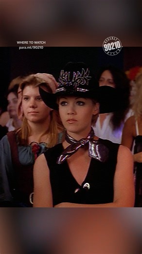 Colin unveils his mural 'Kelly's New York' at After Dark! #beverlyhills90210 Now Streaming on Paramount | Beverly Hills 90210