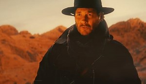 Musikvideo „Nothing Else Matters“ von Miley Cyrus feat. WATT & Elton John & Yo-Yo Ma & Robert Trujillo & Chad Smith