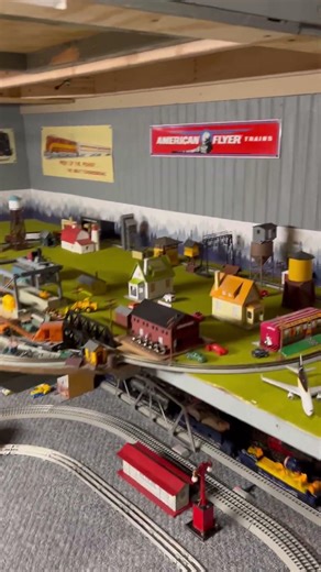 Saturday morning slow and easy train #modeltrains #lifeisbutadream #saturday #morning