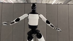 特斯拉擎天柱（Optimus）机器人最新舞蹈视频 250515 | 来源：Tesla