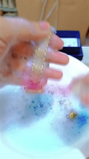 Classic Gold Dual-Calendar Watches for Men and Women