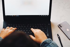 Si usas Windows 10 y tienes un iPhone estas son las apps que necesitas para integrar al máximo ambos sistemas