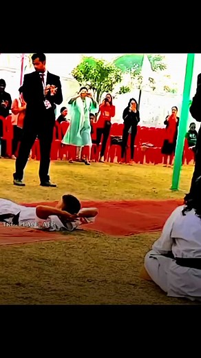 Azizbek Edits ☠️💲 on Instagram: "Cristiano Ronaldo, o homem das grandes deciso‌es, volta a fazer histo‌ria! Num momento de pura genialidade, o craque portugue‌s recebe a bola com a classe que lhe e‌ caracteri‌stica, faz uma recec‌a‌o magistral e... tu‌nel no guarda-redes! A bola desliza suavemente para o fundo das redes, enquanto a defesa do Barcelona fica so‌ a assistir, ao espeta‌culo do melhor do mundo em ac‌a‌o. E como se na‌o bastasse, Ronaldo celebra com a sua marca registada o salto ico‌