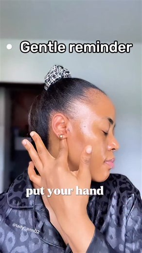 Beauty 🥰👸 on Instagram: "When was the last time you washed your ears ehn fine boy/girl? #gentlereminder #washyourears"