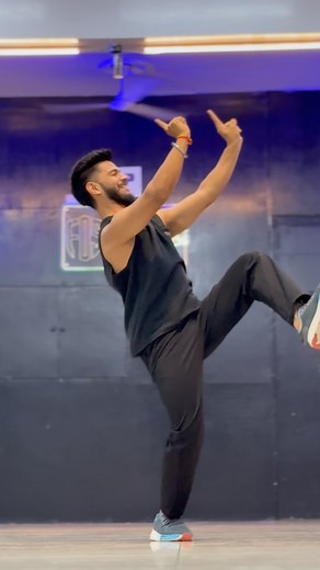 Tarun Arora on Instagram: "Patiala PEG 🥃 lagake Nachunga 🤪"