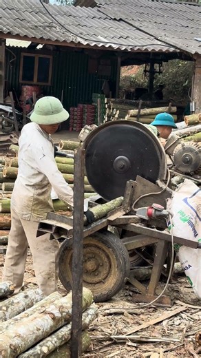 Cuts as fast as a sewing machine.#machine