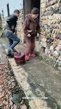 Go to the mother's house to take a few eggs, but they are missing. # Rural funny story