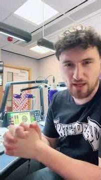 What are splits in radio? #fyp #radio #presenter #studio #splits