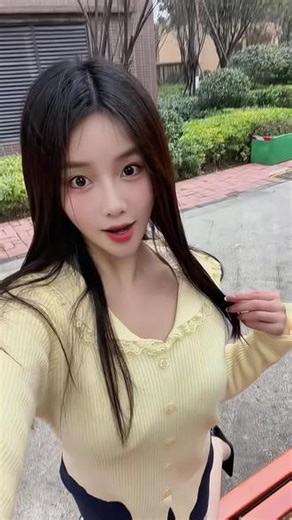 又为我心动了吧 笨蛋#随意拍 #悠闲的一天 #是你的理想女朋友吗 #谁还不是小腰精 #ootd穿搭
