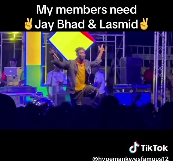 Hypeman Kwesi Famous Performs at Dunkwa Yallow