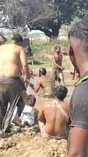 ✅ Short meaning:Holi khushi, dosti aur burai par achchai ki jeet ka tyohar hai.