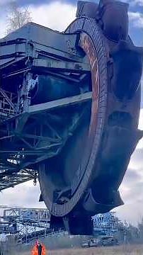 See the Largest Excavators in the World | Giant Machines You Won’t Believe Exist!
