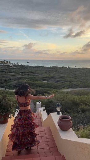 my aruba travel guide! 🇦🇼🏝️🦋 MUST DOS: a private sail with @awaaruba ⛵️ a sunset dinner at @faroblancoaruba 🦀 frozen greek yogurt at @mythos_greek 🍦 sushi at @aziaaruba 🍣 ATV tour!! 🏎️ brekkie at @santoscoffeewithsoul ☕️ outdoor hyrox workout at @musclesandlungs 🏋️ soak in allll the beautiful sunsets 🌅 visit the donkey sanctuary 🫏 take a hike 🚶‍♀️ visit the butterfly garden 🦋 run on the beach 🏖️ fresh seafood at @zeerovers 🐠 visit baby beach 🏝️ visit the petting zoo 🙈 This is a 