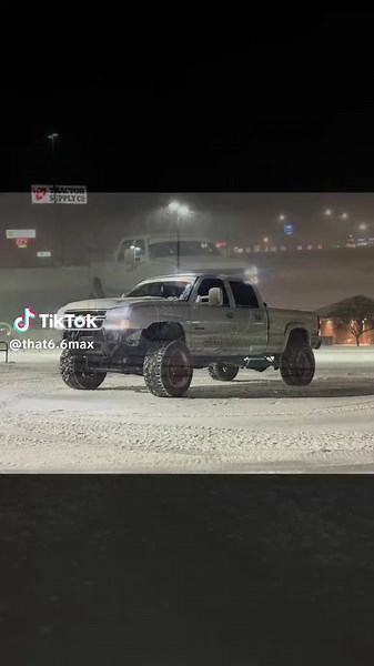 Fluffy white powder #LLY #DURAMAX #minnesota #silverado @☦︎︎✞ ❄️ frosty 5.9 ❄️☦︎︎✞ @Frosty🧡💚