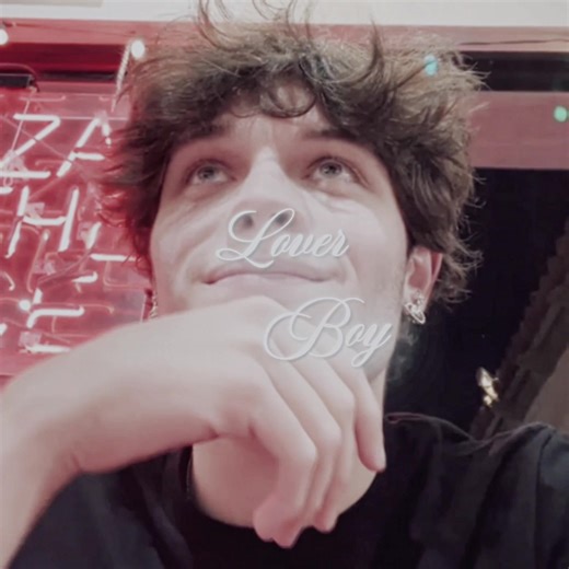#mattsturniolo - matt is so no other heart by mac demarco #mattsturnioloedit #sturniolotriplets #mathewsturniolo #foryoupage ib rm   ac: @kazzie scp: mattcinesscp zooms   text: slvshyvs cc: me   elsiezvidz panning: elsiezvidz | @Matt @Sturniolo’s