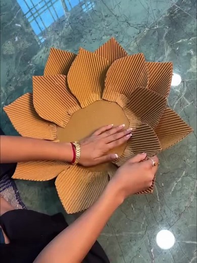 Hướng dẫn làm cánh hoa sen từ bìa cát tông