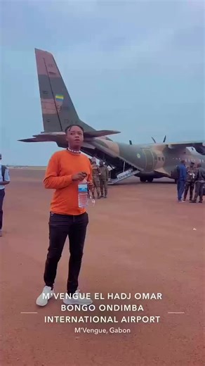 Erik Blanc: Moments en Franceville avec les belles dames