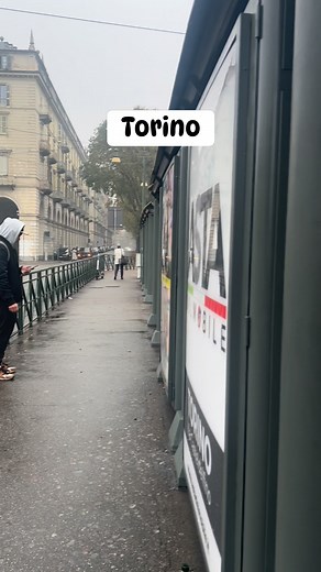 Buongiorno, Toruno! Che giornata fredda… e con un po’ di pioggia. Good morning Torino a little bit rain #torino #buongiorno #torinocentro #turinitaly #autumnrain #everyonefollowers | Marichu Diaz
