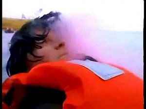 Baywatch S06E20 Stephanie saves unconscious Caroline (Yasmine Bleeth) after she was gassed CPR)