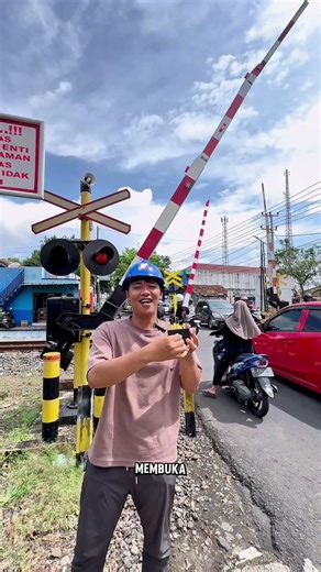 Cool Action of Railway Crossing Officers Opening the Crossing Portal #railwaycrossing