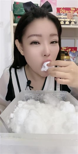 Part 72.#freezerfrost #iceeatingasmr #crunchyfreezerfrosteating #asmr #humidifierfreezerfrost