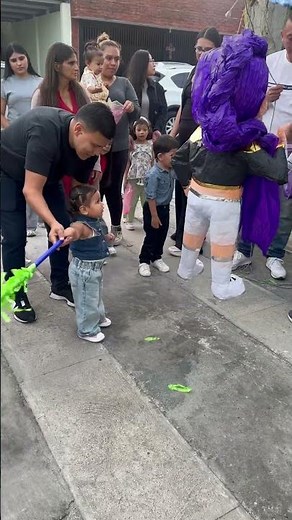 We're now in the world of Piñatas!😍🥳 #mom #momlife #moments #pinky #motherhood