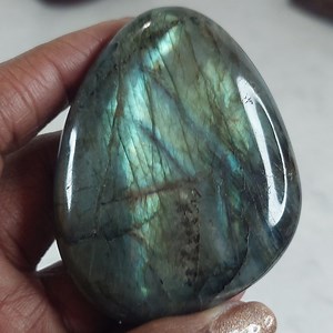 Labradorite Palm Stone | Protective & Transformative Energy for Intuition